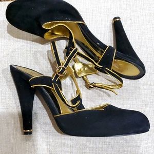 ❤Vintage Nine West Studio real suede pump